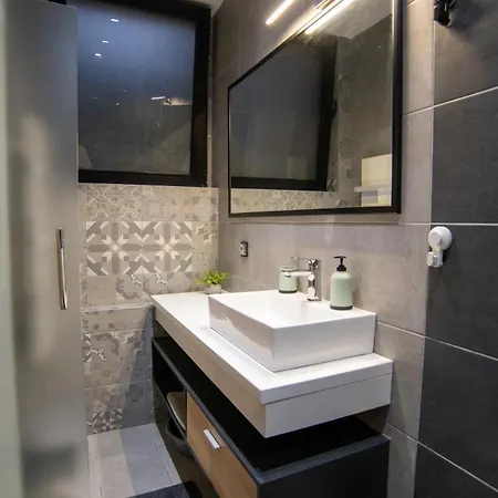 Style And Shine Sunrise Апартаменты