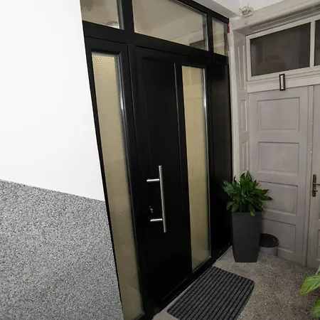 Style And Shine Sunrise Апартаменты