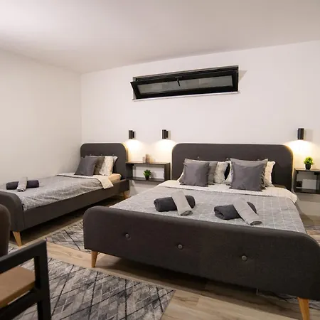 Style And Shine Sunrise Апартаменты